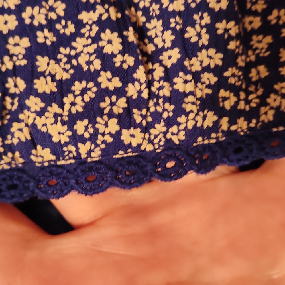 Free People Cropped Navy Floral Blouse Womans Size Medium - Picture 8 of 12